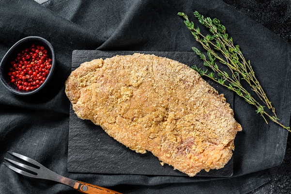 homemade raw breaded german weiner schnitzel - Правила выбора и приготовления мяса