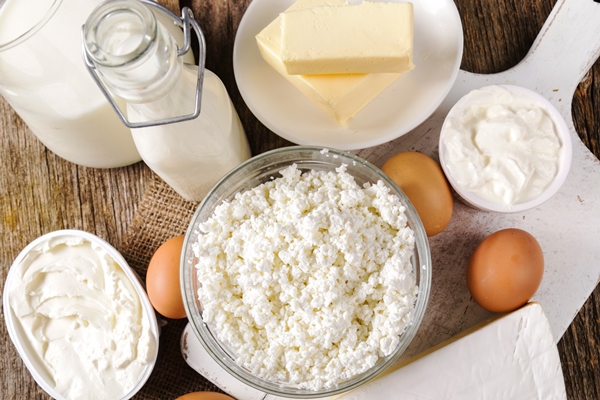 milk products dairy dairy - Блинчики с творогом, изюмом и сметаной