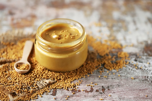 natural mustard in a jar macro - Сырный суп с копчёностями и молоком