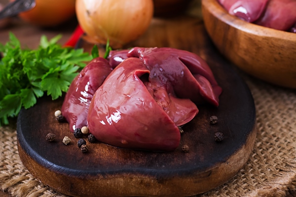 raw chicken liver for cooking with onions and peppers - Суп-пюре из субпродуктов