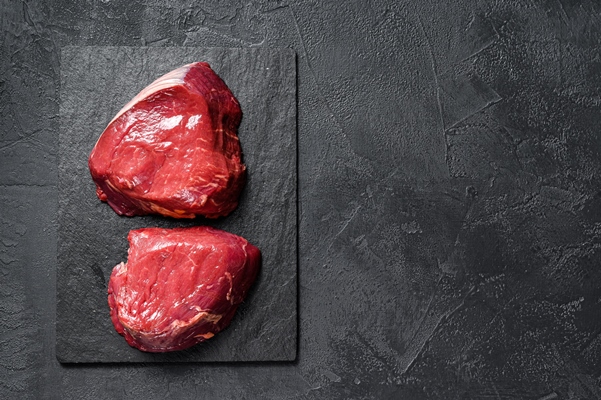 raw steaks fillet mignon prepared for cooking beef tenderloin black background top view space for - Правила выбора и приготовления мяса