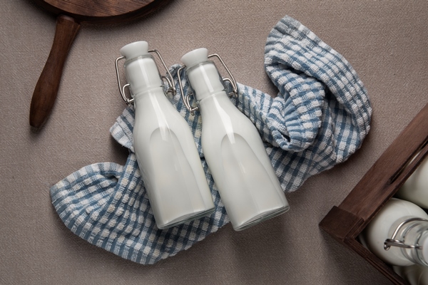 still life of classic bottles of milk - Суп-пюре из кукурузы с молоком