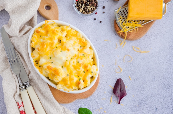 traditional baked macaroni with cheese in baking form - Лапшевник с яйцом