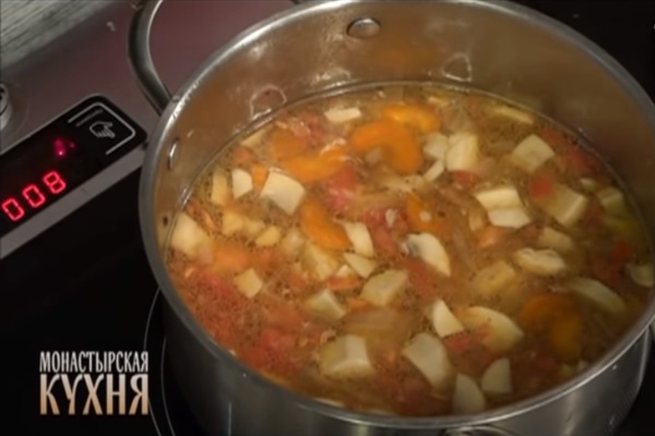 2021 08 04 012 - Монастырская кухня: овсяные оладьи с овощами, гречневый суп с грибами