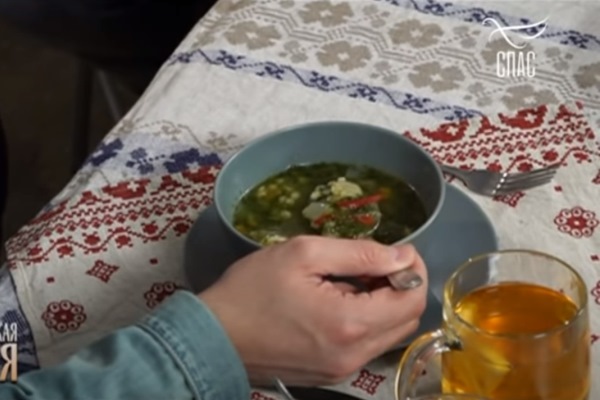 2021 08 11 012 - Монастырская кухня: суп со шпинатом и перловкой, ушки с редькой