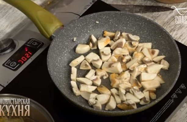 2021 10 22 002 - Монастырская кухня: рагу с орехами и тыквенный суп-пюре