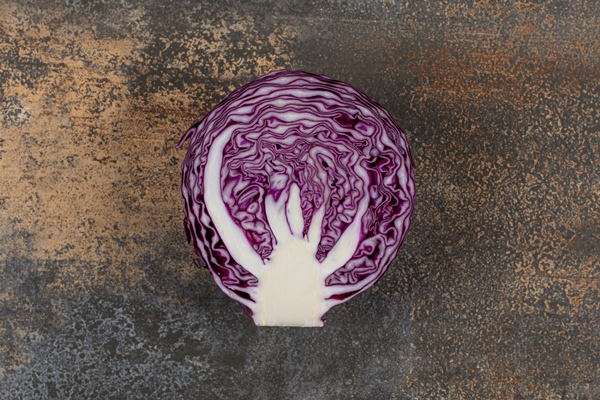 a slice of red cabbage on the marble surface - "Борщ" без варки