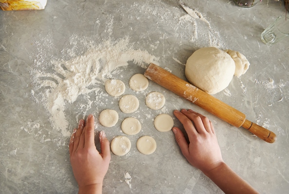 arved round shapes dough and rolling pin 3 4 n the floured table in the kitchen - Монастырская кухня: кабачки с тофу, картофельные вареники с грибами, кукуруза с мёдом
