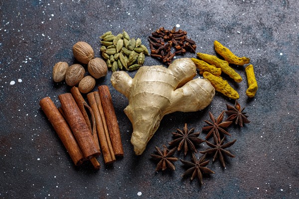 assortment of winter spices - Монастырская кухня: рисовая каша с морковью, печенье макруд