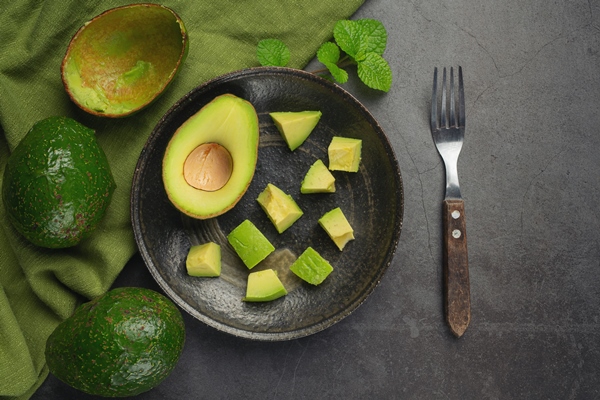 avocado products made from avocados food nutrition concept 1 - Постный суп из овощей и водорослей