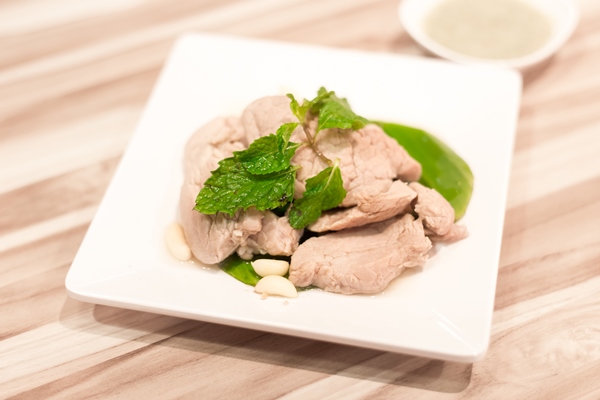 boiled pork with garlic and dipping sauce thai traditional food thai famous food - Виды кулинарной обработки мяса в домашних условиях