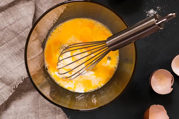 bowl with eggs yolk and other ingredients - Запеканка с мясом
