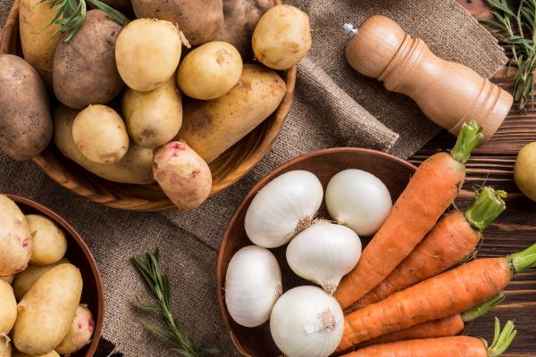 bowls with potatoes carrot and garlic on table - Монастырская кухня: печенье маковое с карамелью, морковный суп-пюре