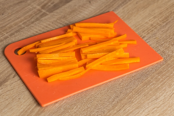 carrots cut into strips on a cutting board - Монастырская кухня: тёплый салат из зелёной фасоли и каша-мешанка