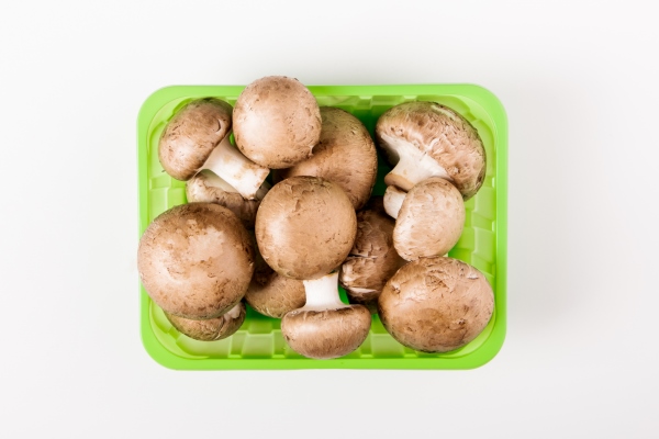champignons mushrooms in the pack isolated on white - Шашлык из шампиньонов