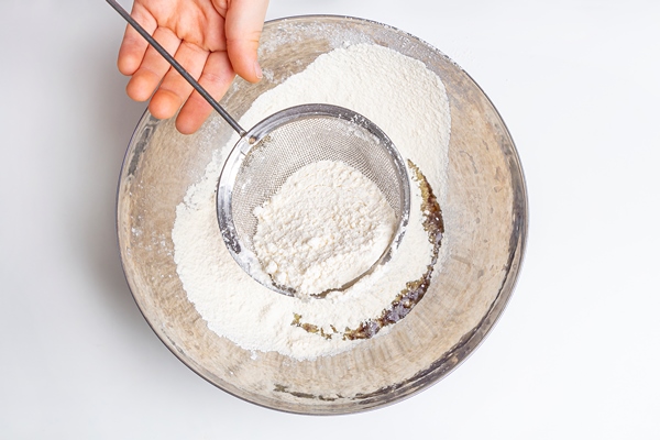 chef sifting flour through sieve 1 - Блинчики с сёмгой и сливочным сыром
