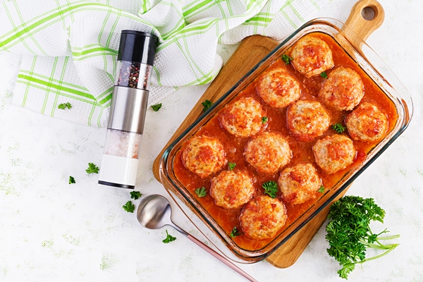 chicken meatballs in paprika and tomato sauce turkey meatballs top view - Соус красный