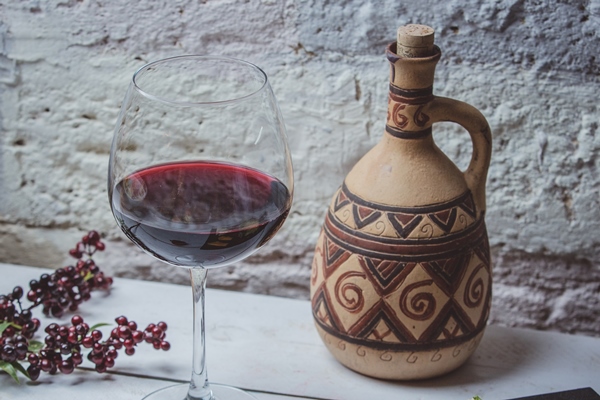 classic red georgian wine on the table - Винный соус