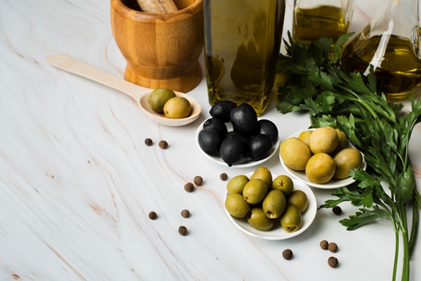 close up organic olives on the table - Хумус с оливками
