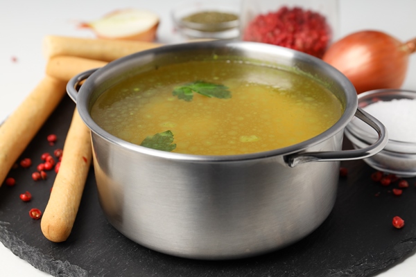 concept of tasty food with chicken soup close up 1 - Монастырская кухня: печенье на томатном соке, овсяный суп с цветной капустой