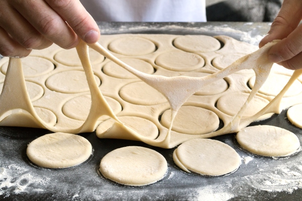 dough rolled out for cooking dumplings - Монастырская кухня: грибные вареники, овсяный кисель