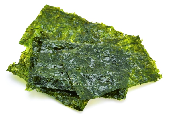 dried seaweed isolated on the white background - Постная "окрошка" с водорослями