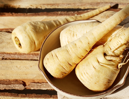 fresh parsnips - Монастырская кухня: луковый суп с редькой, тыквенные оладьи