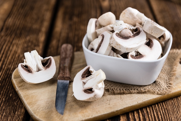 fresh white mushrooms - Монастырская кухня: суп-пюре морковно-тыквенный, овощи-гриль, салат из красной фасоли с грибами и сухарями