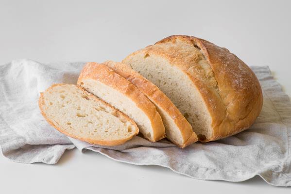 high angle sliced fresh bread - Котлеты с молочным соусом