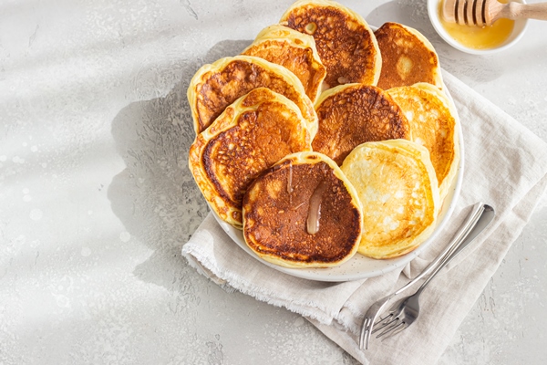 homemade pancakes with honey and sour cream 1 - Монастырская кухня: запеканка из картофеля с сельдью, оладьи из овсяных хлопьев