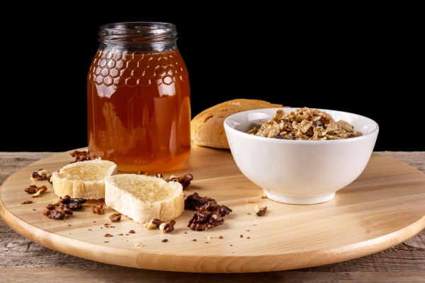 honey toasts with walnuts and cereals - Монастырская кухня: голубцы из пекинской капусты, морковный цимес
