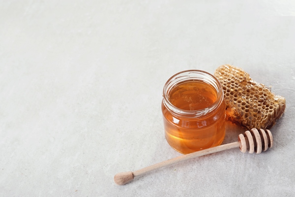 honeycomb with jar - Каша на завтрак без варки