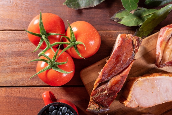 ingredients for brazilian traditional food feijoada - Жареная ветчина с помидорами