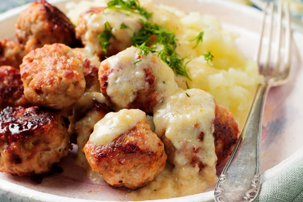 meat meatballs with mashed potatoes dill and cream sauce on a tight gray stone or concrete - Котлеты с молочным соусом