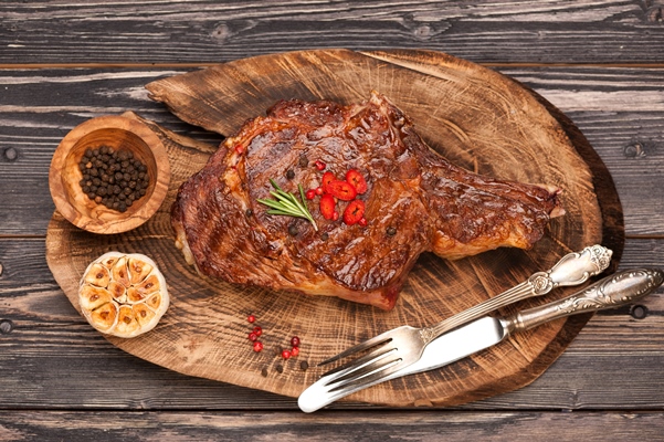 meat ribeye steak entrecote top view - Антрекот с картофелем