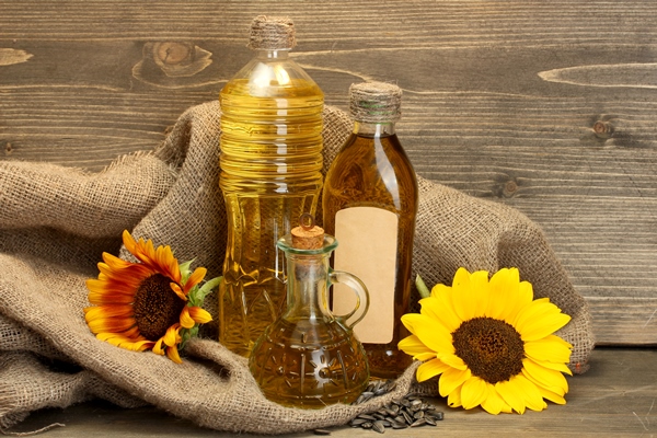 oil in bottles sunflowers and seeds on wooden background - Монастырская кухня: суп "Святогорский", печенье курабье