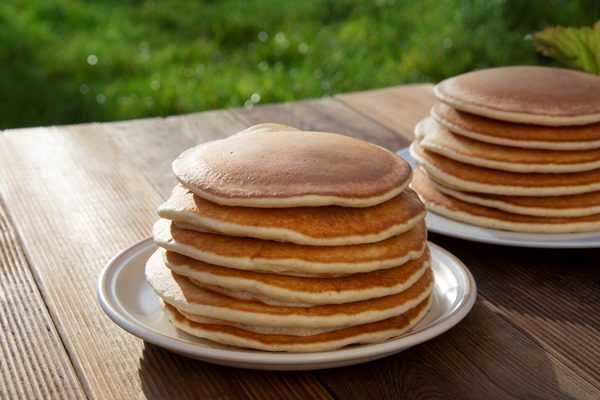 pancakes stack of isolated american pancakes over wooden table breakfast food - Панкейки с корицей
