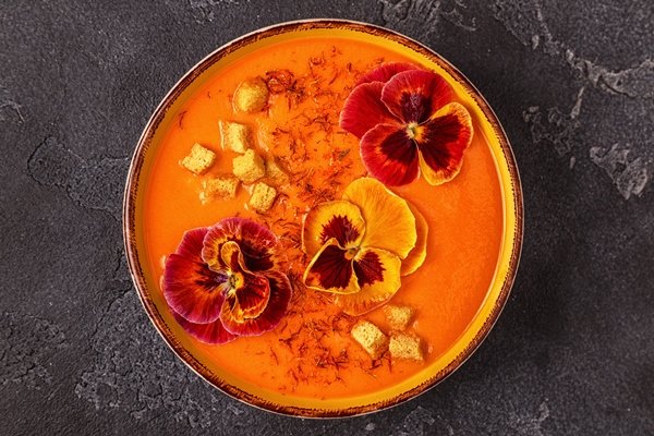 pumpkin carrot soup with saffron and edible flowers pansy - Монастырская кухня: суп-пюре морковно-тыквенный, овощи-гриль, салат из красной фасоли с грибами и сухарями