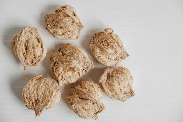 raw dehydrated soy meat or soya chunks on a white wooden background - Лапша с поджаркой из овощей и сейтана (клейковины)
