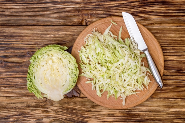 sliced cabbage with knife on a board - Мясная солянка