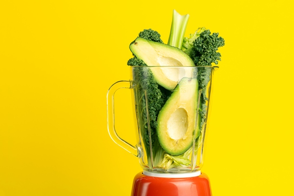 smoothie recipe green smoothie of vegetables avocado celery cale salad spinach in a blender on a yellow background vegan and healthy food detox concept - Свекольный острый суп без варки