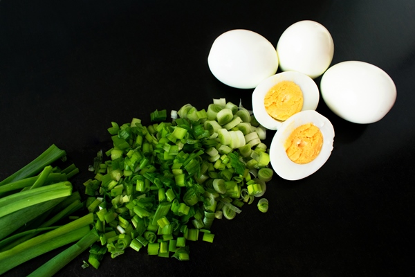 spring onions and boiled eggs - Блинчики с луком и яйцом