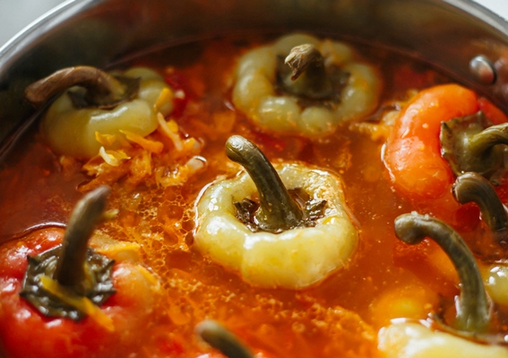 stuffed peppers in a pot taken close up - Монастырская кухня: суп из помидоров, перец, фаршированный овощами