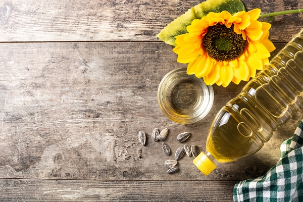 sunflower oil plastic bottle on wooden table - Урбеч из семечек подсолнечника