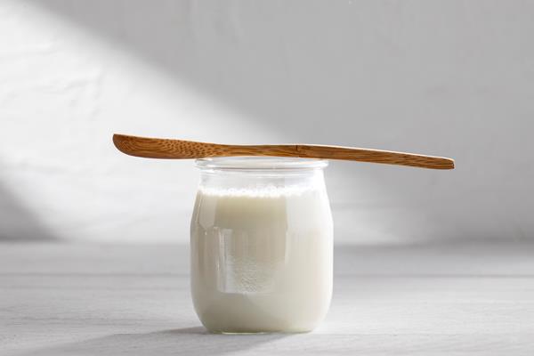 tasty yogurt and wooden spoon arrangement - Сметанный крем