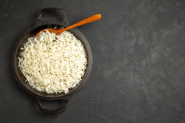 top view cooked rice inside pan on the dark surface dinner meal food rice eastern - Монастырская кухня: похлёбка с фасолью и рисом, свекольный кекс