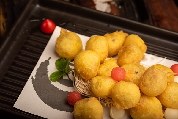 traditional chinese banquet dishes fried glutinous rice balls - Монастырская кухня: пшённые галушки, ореховая тарталетка