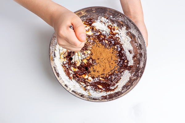 traditional festive baking bake with kids adding ginger powder and cinnamon to bowl step by step recipe - Шоколадный блинный торт