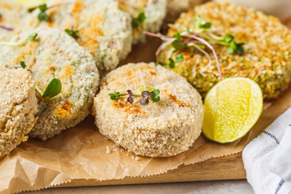 vegan cutlets from lentils chickpeas and beans - Монастырская кухня: луковые котлеты, пшенная каша