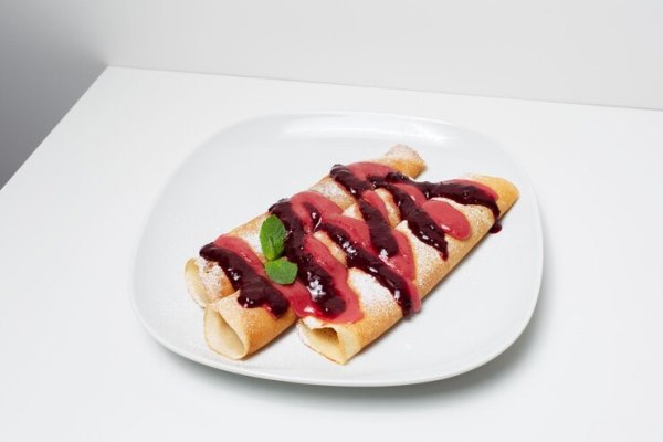 vegan dessert rolled thin pancakes with berry cream topping on the white 379201 5011 - Ягодный постный соус